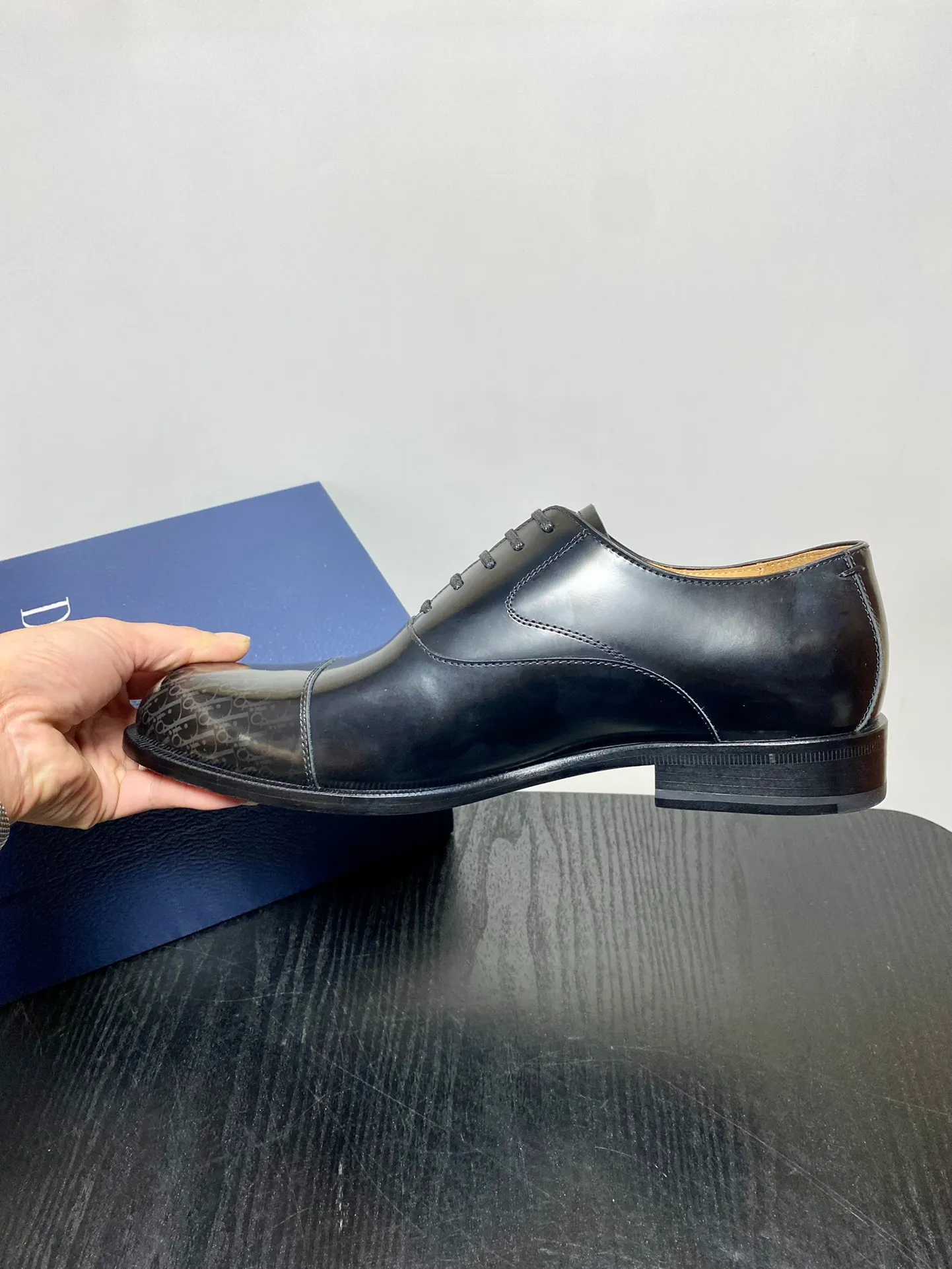Men's shoes 💰960 Dior Derby shoes | Genuine leather sole formal leather shoes | Carefully crafted with open-edge beaded cowhide | Water-dyed cowhide lining | With classic lace-up closure | Exquisite embossed brand logo on the side | Glossy stacked heel design enhances style | Can be matched with formal or casual looks Size: 39-44 (customized at 38.45.46)